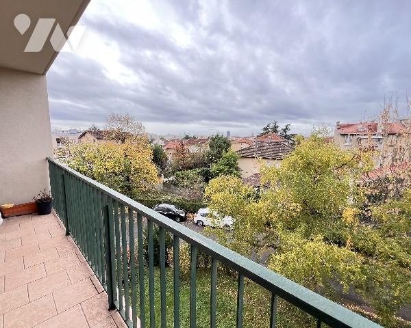 VILLEURBANNE - T3 avec balcon garage et cave dans une résidence calme au fond d'une impasse.