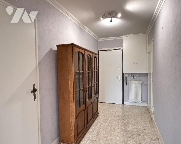 VILLEURBANNE - T3 avec balcon garage et cave dans une résidence calme au fond d'une impasse.