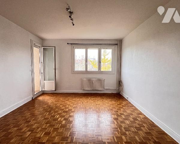 VILLEURBANNE - T3 avec balcon garage et cave dans une résidence calme au fond d'une impasse.