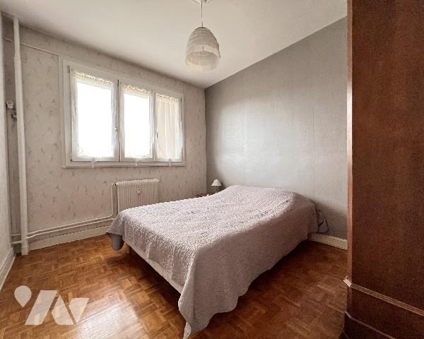 VILLEURBANNE - T3 avec balcon garage et cave dans une résidence calme au fond d'une impasse.