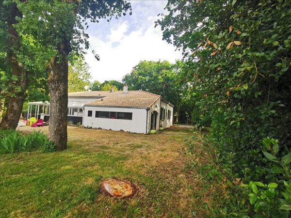 Maison à vendre |  Dompierre-sur-Mer |  8 pièces | 184 m²