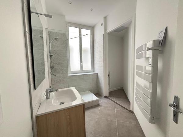 Appartement 2 pièces de 68 m² à St etienne
