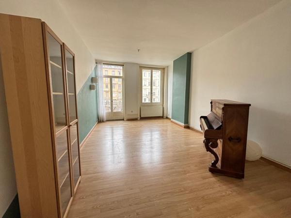 Appartement 2 pièces de 68 m² à St etienne