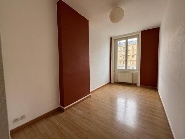 Appartement 2 pièces de 68 m² à St etienne