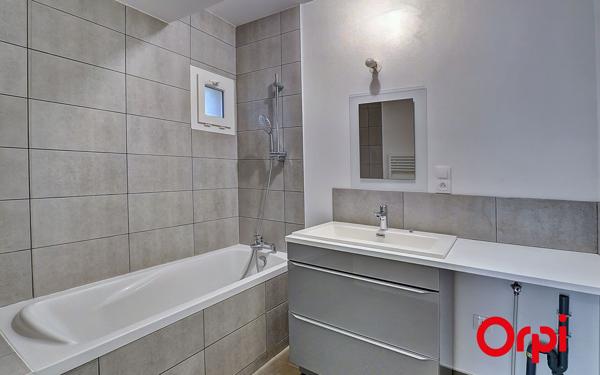 Appartement à vendre    3 pièces •  Villefontaine