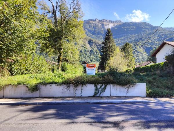 Saint Joseph de Rivière, belle parcelle à bâtir d'environ 600 m2 face à la Grande Sure