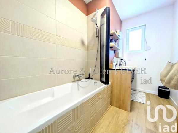 House for sale 4 rooms 90 m² Trouillas