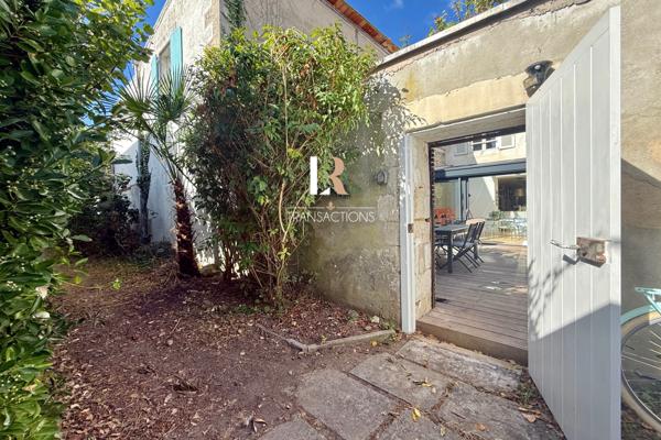 La Rochelle (17000) Marché central - Maison unique au design ultra contemporain avec extérieur