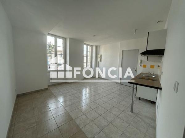 Location Appartement 2 pièces 38 m² - 7 PLACE SAINT JEAN Casseneuil 47440