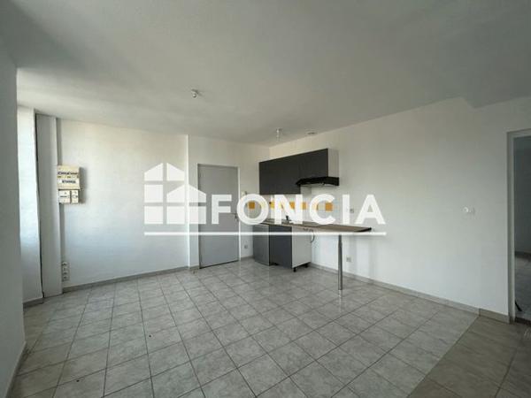 Location Appartement 2 pièces 38 m² - 7 PLACE SAINT JEAN Casseneuil 47440