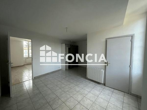 Location Appartement 2 pièces 38 m² - 7 PLACE SAINT JEAN Casseneuil 47440