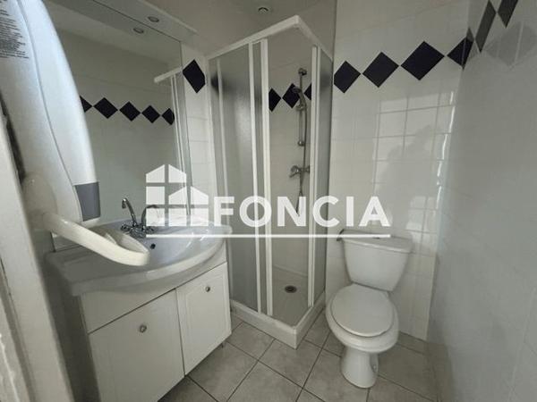 Location Appartement 2 pièces 38 m² - 7 PLACE SAINT JEAN Casseneuil 47440