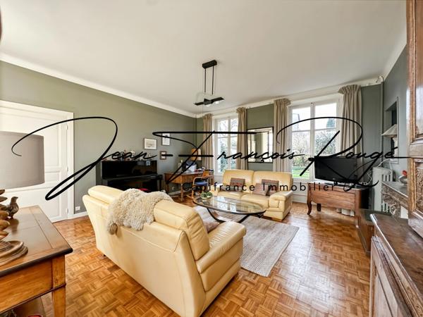 Rare à la vente, à la limite entre Agneaux et Saint-Lô, charmante maison en pierres de 164 m² datant du 19ème !!!