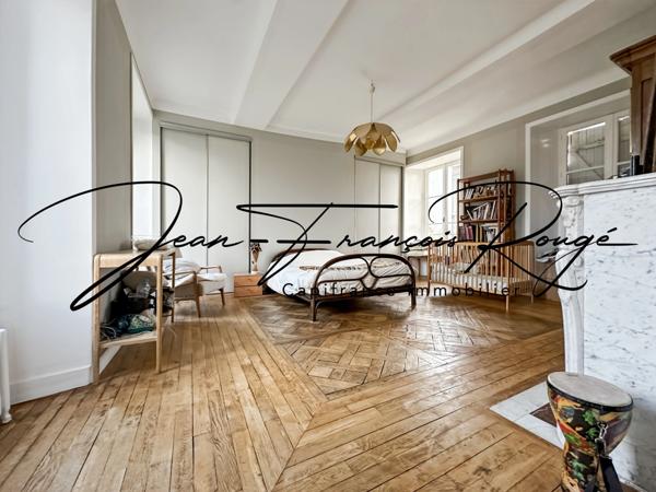 Rare à la vente, à la limite entre Agneaux et Saint-Lô, charmante maison en pierres de 164 m² datant du 19ème !!!