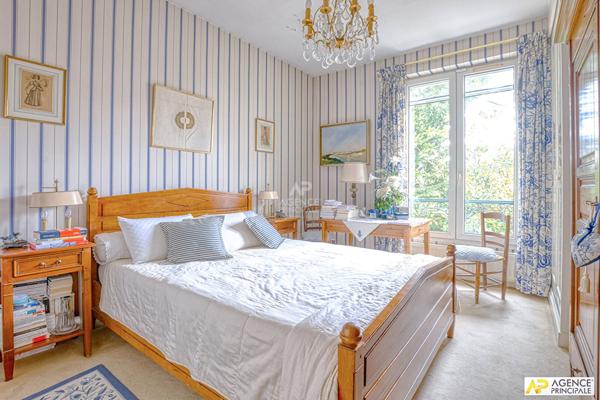 Versailles Rive-Droite Sainte Jeanne d'Arc - Maison 8 pièces de 163 m² habitables (235m² au sol) avec terrasse et garage €1 750 000 ** - Référence 27197