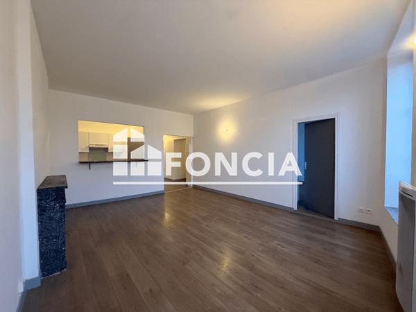 Location Appartement 4 pièces 88.37 m² - 18-20-22 PLACE DE LA HALLE Sedan 08200