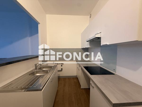Location Appartement 4 pièces 88.37 m² - 18-20-22 PLACE DE LA HALLE Sedan 08200