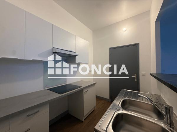 Location Appartement 4 pièces 88.37 m² - 18-20-22 PLACE DE LA HALLE Sedan 08200