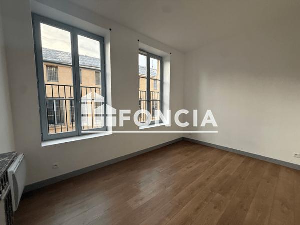 Location Appartement 4 pièces 88.37 m² - 18-20-22 PLACE DE LA HALLE Sedan 08200