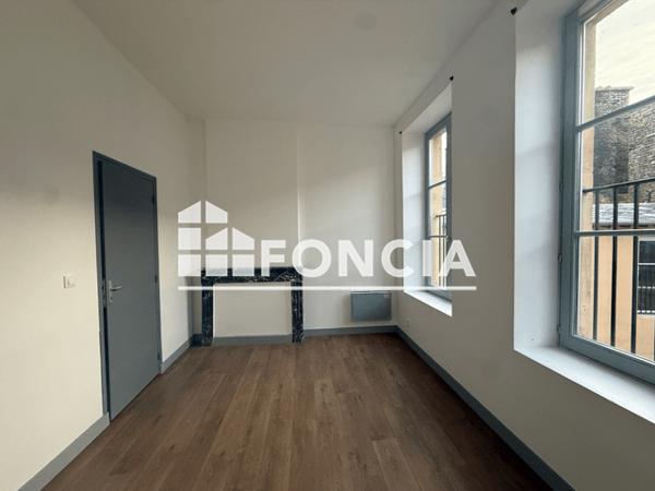 Location Appartement 4 pièces 88.37 m² - 18-20-22 PLACE DE LA HALLE Sedan 08200