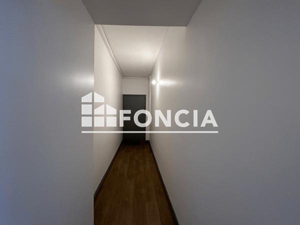 Location Appartement 4 pièces 88.37 m² - 18-20-22 PLACE DE LA HALLE Sedan 08200