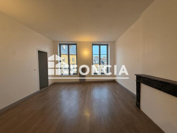 Location Appartement 4 pièces 88.37 m² - 18-20-22 PLACE DE LA HALLE Sedan 08200