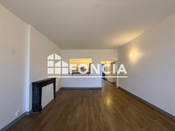 Location Appartement 4 pièces 88.37 m² - 18-20-22 PLACE DE LA HALLE Sedan 08200
