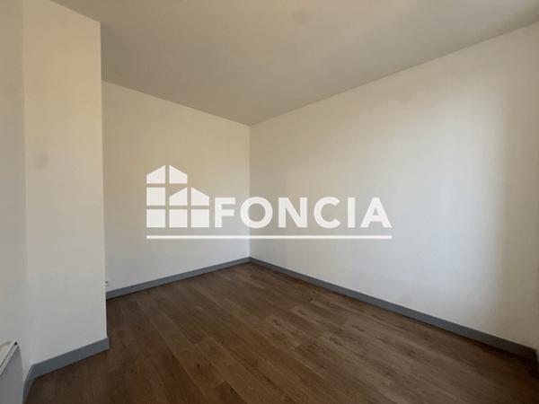 Location Appartement 4 pièces 88.37 m² - 18-20-22 PLACE DE LA HALLE Sedan 08200