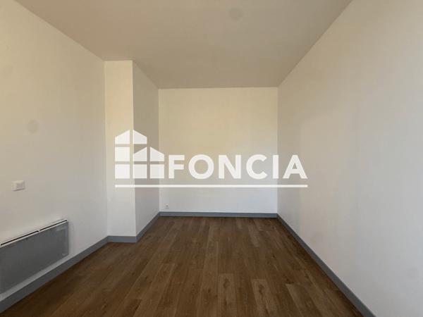 Location Appartement 4 pièces 88.37 m² - 18-20-22 PLACE DE LA HALLE Sedan 08200