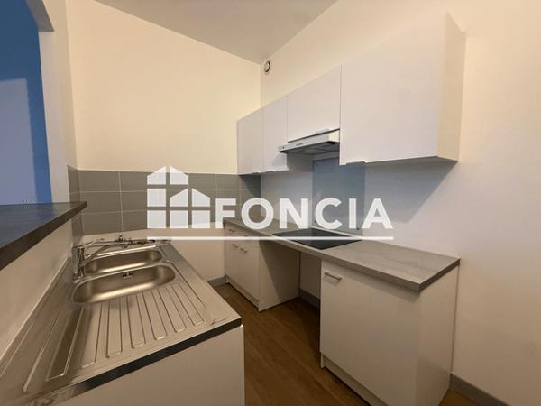 Location Appartement 4 pièces 88.37 m² - 18-20-22 PLACE DE LA HALLE Sedan 08200
