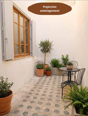 Maison à usage d'habitation à rénover de trois niveaux, surface habitable  d'environ 111m2, Deux terrasses au 1er et 2 ème étage (6.40 m2 et 3.80 m2).

Toiture refaite en 2018 avec  Garantie décennale

RDC : 19.m2 SH
1 entrée de 16.80 m2,
1 salle d'eau de 2.80 m2
1 cave de 39 m2
1 local de rangement

1 étage : SH environ 46 m2
1 cuisine, 1 pièce de 13 m2 accédant à une terrasse de 6.40 m2
1 pièce de 11 m2
1 pièce de 22.30 m2

2 ème étage : SH environ 46 m2 
1 chambre avec pièce pour dressing d'environ 22.30m2
1 deuxième chambre d'environ 10.90 m2
1 salle d'eau
1 pièce de vie d'environ 8 m2 accédant à une terrasse de 3.80 m2

Plan disponible pour la rénovation sur demande
N'hésitez pas à me contacter rapidement!