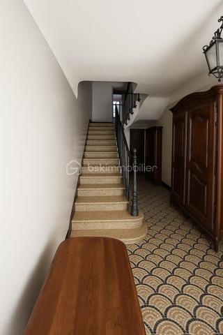 Maison à usage d'habitation à rénover de trois niveaux, surface habitable  d'environ 111m2, Deux terrasses au 1er et 2 ème étage (6.40 m2 et 3.80 m2).

Toiture refaite en 2018 avec  Garantie décennale

RDC : 19.m2 SH
1 entrée de 16.80 m2,
1 salle d'eau de 2.80 m2
1 cave de 39 m2
1 local de rangement

1 étage : SH environ 46 m2
1 cuisine, 1 pièce de 13 m2 accédant à une terrasse de 6.40 m2
1 pièce de 11 m2
1 pièce de 22.30 m2

2 ème étage : SH environ 46 m2 
1 chambre avec pièce pour dressing d'environ 22.30m2
1 deuxième chambre d'environ 10.90 m2
1 salle d'eau
1 pièce de vie d'environ 8 m2 accédant à une terrasse de 3.80 m2

Plan disponible pour la rénovation sur demande
N'hésitez pas à me contacter rapidement!