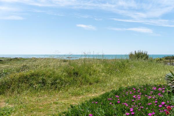 Ensemble de deux villas balnéaires vue mer. Un lieu unique, une proposition rare sur l'Ile d'Oléron