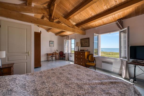 Ensemble de deux villas balnéaires vue mer. Un lieu unique, une proposition rare sur l'Ile d'Oléron