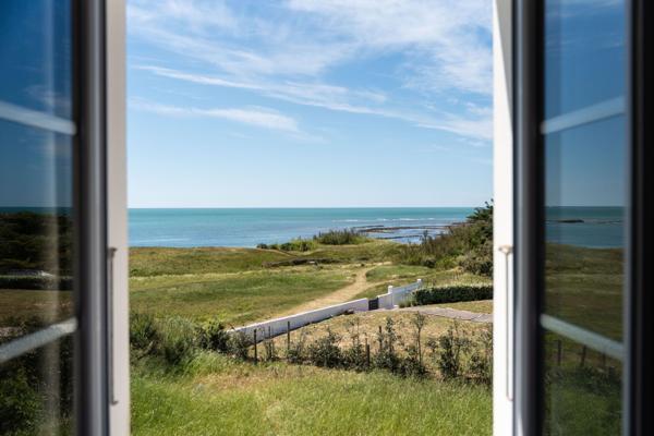 Ensemble de deux villas balnéaires vue mer. Un lieu unique, une proposition rare sur l'Ile d'Oléron