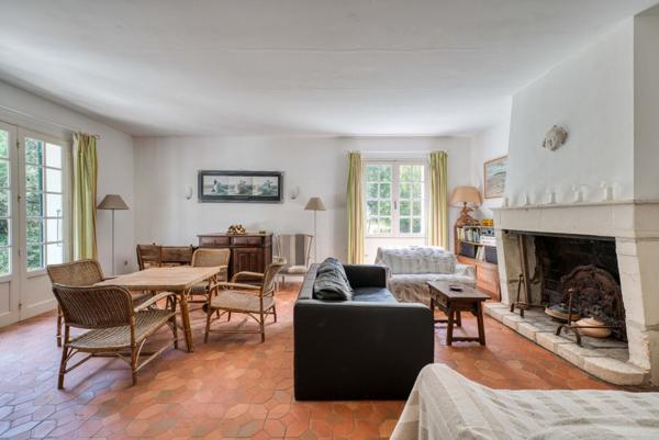 Ensemble de deux villas balnéaires vue mer. Un lieu unique, une proposition rare sur l'Ile d'Oléron