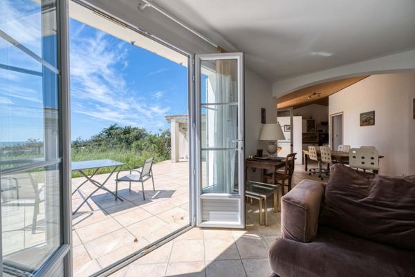 Ensemble de deux villas balnéaires vue mer. Un lieu unique, une proposition rare sur l'Ile d'Oléron