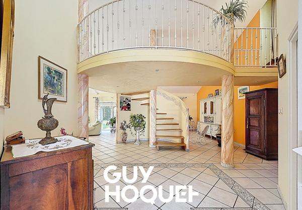 Villa d'Architecte 4 Chambres + Investissement locatif et terrain de 2238 m² environ - 71000 SANCE