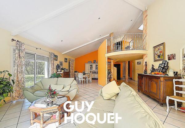 Villa d'Architecte 4 Chambres + Investissement locatif et terrain de 2238 m² environ - 71000 SANCE