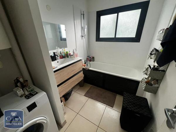 Appartement à louer 3 pièces 42.2m² La Possession (97419)
