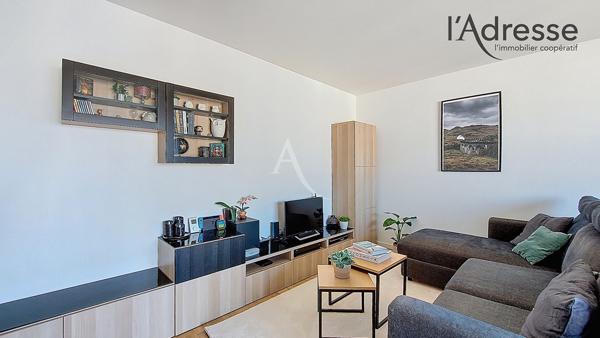PUTEAUX / QUARTIER PRESSENSE - RIVES DE SEINE Appartement 3 pièces 73m² DERNIER ETAGE avec cave et parking