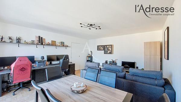 PUTEAUX / QUARTIER PRESSENSE - RIVES DE SEINE Appartement 3 pièces 73m² DERNIER ETAGE avec cave et parking