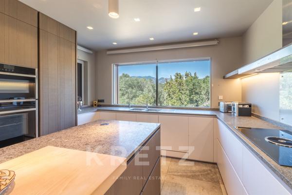 Magnifique maison de maître sur 25 000 m2 de terrain située à Porto Vecchio