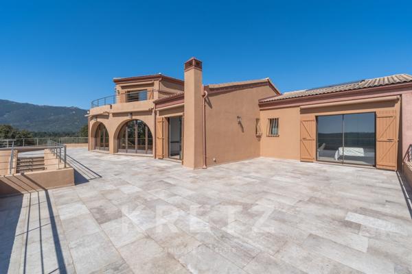 Magnifique maison de maître sur 25 000 m2 de terrain située à Porto Vecchio