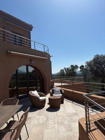 Magnifique maison de maître sur 25 000 m2 de terrain située à Porto Vecchio