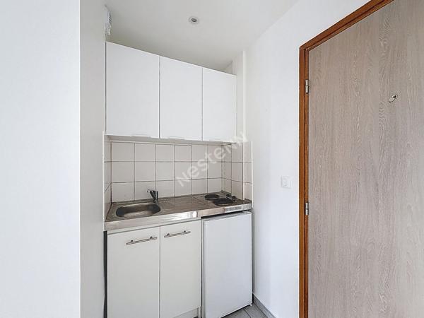 MONTREUIL, QUARTIER DU BAS MONTREUIL, STUDIO RENOVE EXPOSE SUD AVEC VUE DEGAGEE