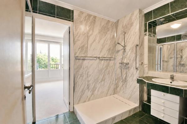 LILLE CENTRE – SQUARE FOCH – 123 M² – 3 CHAMBRES – ASCENSEUR – PARKING – BALCONS
