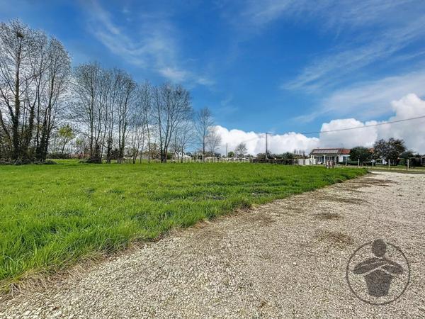 Vente Terrain 803 m2 à Saint-Médard-de-Guizières