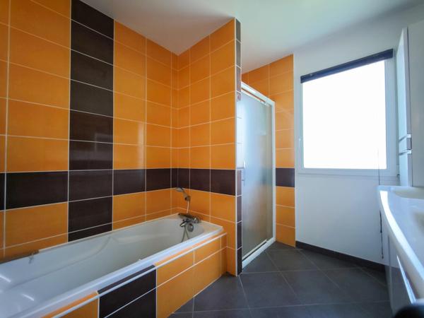 PAVILLON DE PLAIN-PIED SAINT MACAIRE EN MAUGES