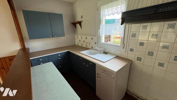 Située à 3km de la mer, Une maison d'habitation de 44.85m² habitables sur 730m² de terrain